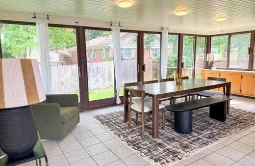 Lawrence House | 4 Bunks 3 Kings 1 Queen: Premium Spacious Home -Pinball-15m DT
