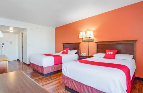 Muskegon Heights Hotel | 4 Clean, Homey Rooms Near Michigan’s Adventure and Dog-Friendly Areas