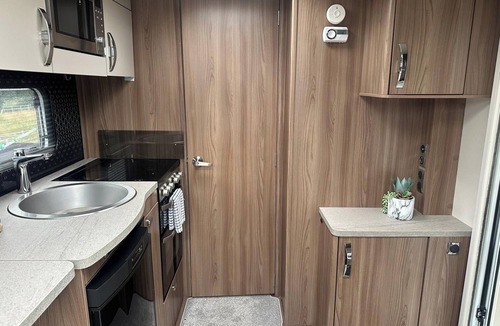 Durham Cabin | 4 Guests - Pet Friendly - Durham Caravan Retreat