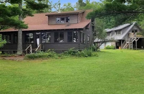 La Pointe Ski Chalet | 4 Island View.n