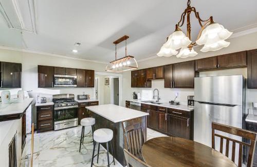 Perry North Apartment | 4 Mi to Market Square: Bright Apt w/Balconies