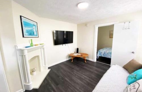 Old Orchard Beach Apartment | 4 min walk to the beach Large 1BD sleeps 4 Pets