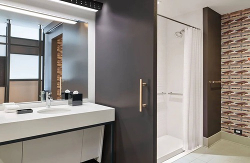 Portland House | 4 Pet-friendly Rooms Close to Harborview Park ME! w/ Breakfast, Valet Parking!