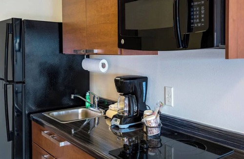 Bismarck Hotel | 4-Room Offering Comfort Near Bismarck’s Must-See Landmarks