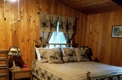 Hillman Cottage | 4 Seasons, Charming Lakefront Cottage on Ess Lake