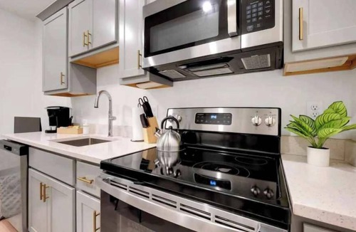 Downtown Louisville Apartment | 4- Unit Cozy Loft w/Free Parking | Med District!