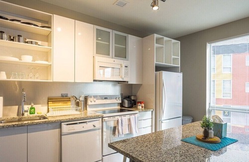 Midtown Apartment | 459P · Luxury Style Dtown | 2 Min to Stadium