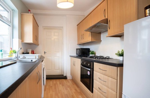 Wallsend Apartment | 4Bedrooms-3Bath-9Beds-Wallsend- by Holiday Homes