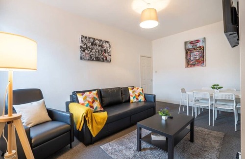 Wallsend Apartment | 4Bedrooms-3Bath-9Beds-Wallsend- by Holiday Homes