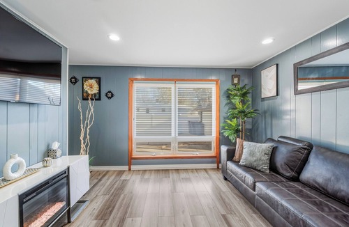 Burbank House | 4BR/1.5BA+Fenced Backyard +Near MDW+One Level