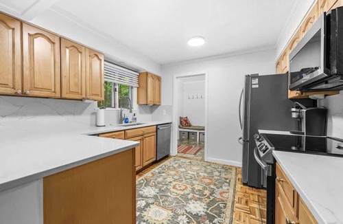 Bellaire House | 4BR | 3 King Beds + Pool, Hot Tub, Sauna access!