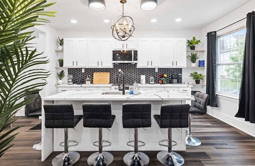 Mount Washington House | 4BR 4BA Urban Oasis in Mt Washington