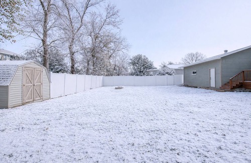 West Fargo House | 4BR Fenced Yard I King Bed, Games, Pack n Play