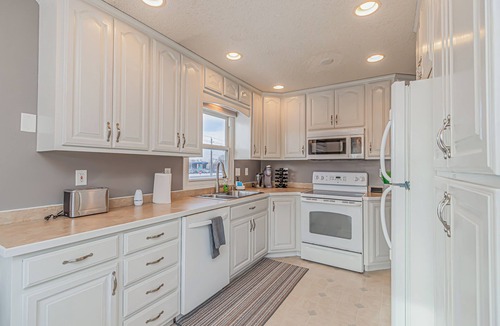 Fargo House | 4BR Fenced Yard I Pack n Play, Garage, Fast WiFi