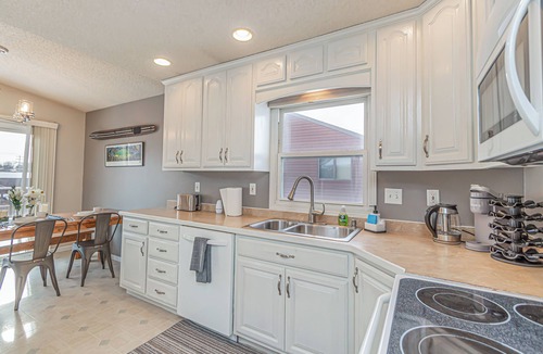 Fargo House | 4BR Fenced Yard I Pack n Play, Garage, Fast WiFi
