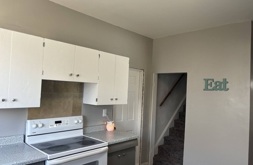 Glendive House | 4BR Historic Home Near Makoshika State Park. Sleeps 9, Pet Friendly, Agates