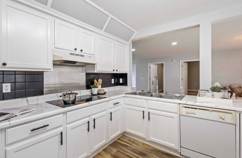 West Newton House | 4BR Home｜Perfect for Families｜Private Yard｜Work Remotely｜Fully Furnished #42051