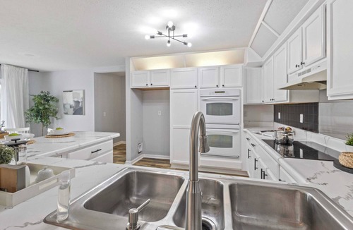 West Newton House | 4BR Home｜Perfect for Families｜Private Yard｜Work Remotely｜Fully Furnished #42051
