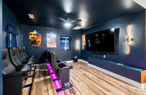 Hamilton House | 4BR, Home Theater, near Spooky Nook Sports Complex
