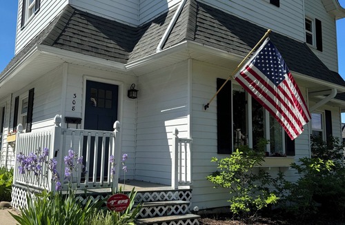 Petoskey House | 4BR home with views of Little Traverse Bay, within walking distance to downtown