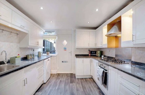 Peterlee House | 4BR in Stafford Place Sleeps 7, WiFi, Free Parking