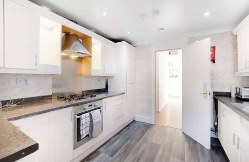 Peterlee House | 4BR in Stafford Place Sleeps 7, WiFi, Free Parking
