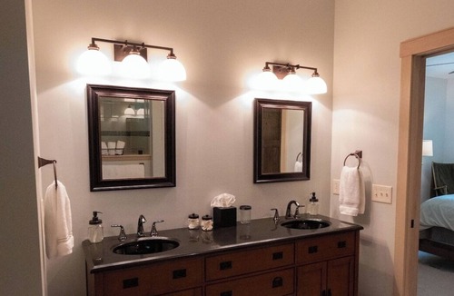 Roaming Shores House | 4BR Lakefront Retreat w Hot Tub