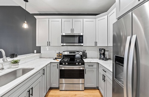 Downtown St. Louis House | 4BR Near Soulard Market | Arcade Basement & Huge Dining | Dog-Friendly | STL