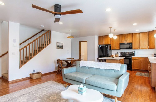 Fargo House | 4BR | Sleeps 8, Fenced Yard, Games, King x 2