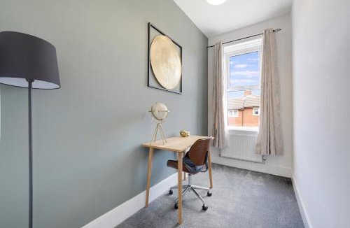 Westoe House | 4BR South Shields Stay Sleeps 8 by Stay With Us