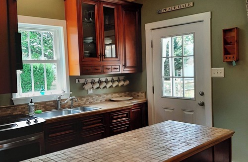 Wakefield-Peacedale Condo | 4BR Wakefield Home Near URI, Beaches & South County Bike Path