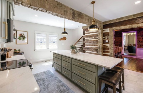 Bardstown House | 4th of July Getaway-Sleeps 13-Downtown-Bourbon Bar