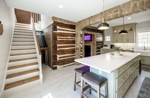 Bardstown House | 4th of July Getaway-Sleeps 13-Downtown-Bourbon Bar