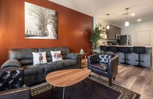Downtown Louisville Apartment | 4th Street Suites - Beautiful King Bed Suite