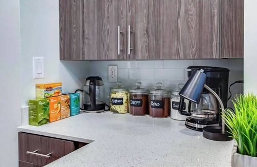 Downtown Louisville Apartment | 4th Street Suites - Comfortable King Bed Suite