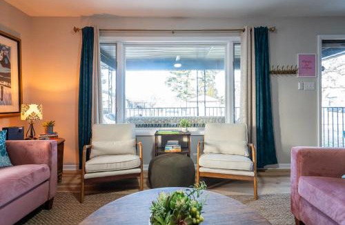Beech Grove House | 5 Bedroom 2 & 1 half Bath Group Stay Fun Design in Quiet Neighborhood