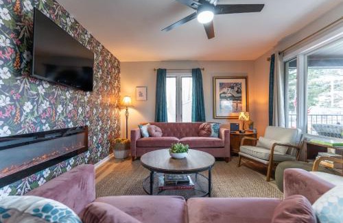 Beech Grove House | 5 Bedroom 2 & 1 half Bath Group Stay Fun Design in Quiet Neighborhood