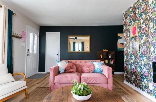 Beech Grove House | 5 Bedroom 2 & 1 half Bath Group Stay Fun Design in Quiet Neighborhood