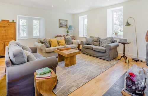 Livingston Cottage | 5 bedroom accommodation in West Calder, near Edinburgh
