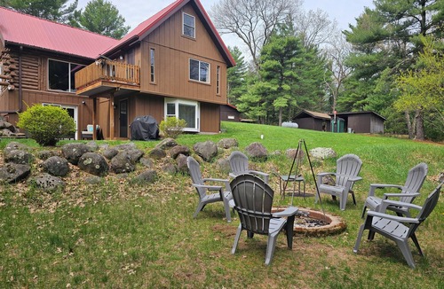 Wisconsin Dells Cabin | 5-bedroom cabin - Where peaceful vacationing meets nearby adventures