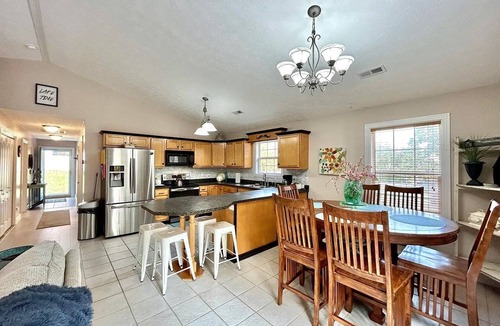 Bronston House | 5 Bedroom - Sleeps 12 Comfortably