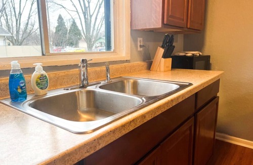 Near Eastside House | 5 BR, 10 Beds, Sleeps 14, Large Off-Street Parking