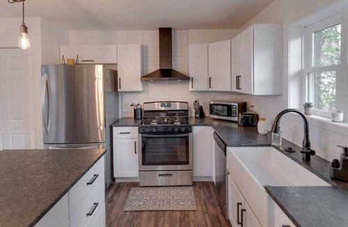 Baxter House | 5 BR, Movie Theater, Game Room, Swimming Beach