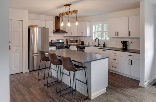 Baxter House | 5 BR, Movie Theater, Game Room, Swimming Beach
