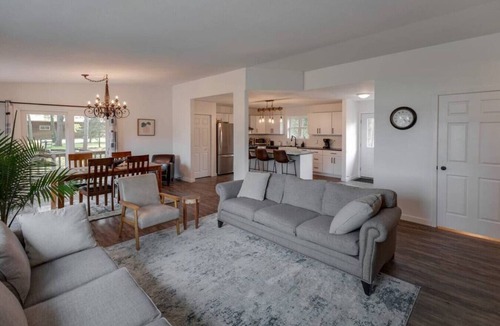 Baxter House | 5 BR, Movie Theater, Game Room, Swimming Beach