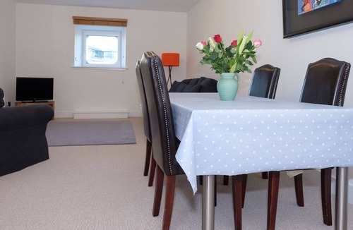 Haymarket Apartment | 5* Comfortable and spacious West End flat with a private car parking space