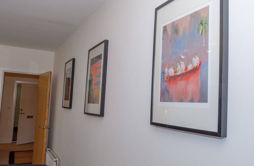 Haymarket Apartment | 5* Comfortable and spacious West End flat with a private car parking space
