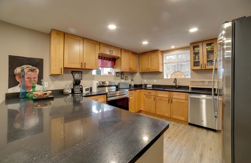 Brookline House | 5 Mi to Dtwn Pittsburgh: Home w/Deck!