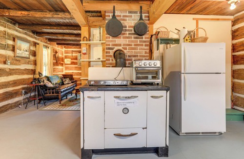 Penfield Cabin | 5 Mi to State Parks: Penfield Cabin w/Fire Pit!