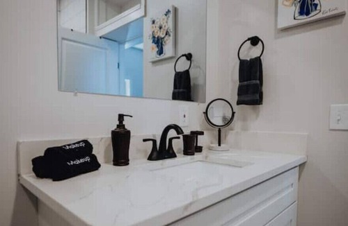 Downtown St. Louis Apartment | 5 min from Downtown, in Unit Washer+Dryer, Netflix